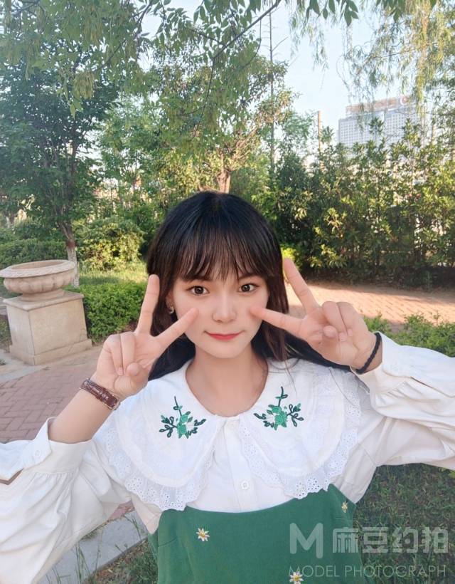 校园模特