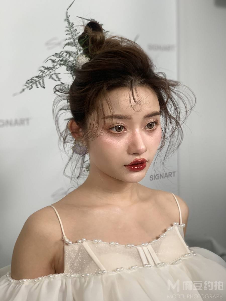 妆容模特