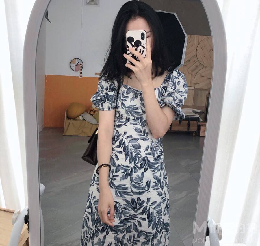 黑白模特
