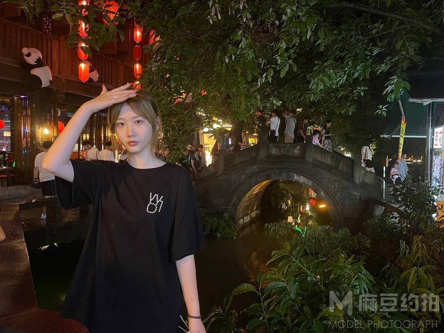 情绪模特