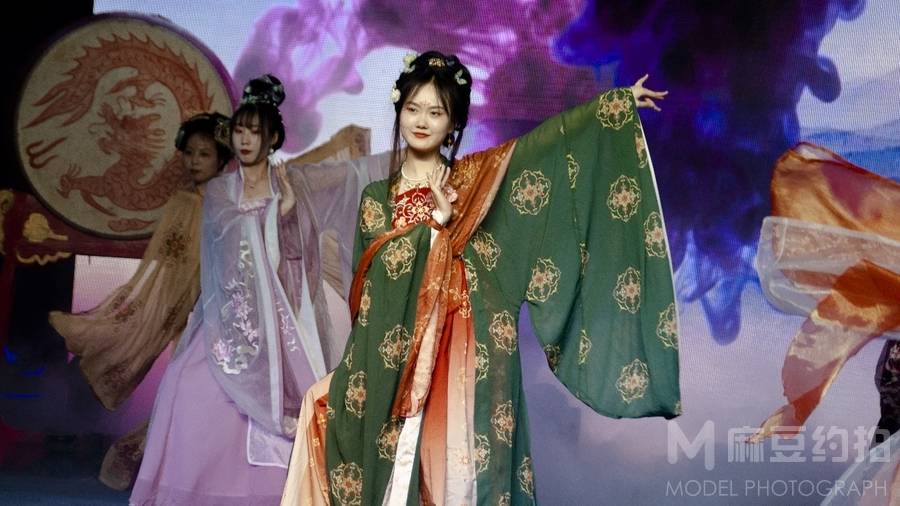 汉服模特