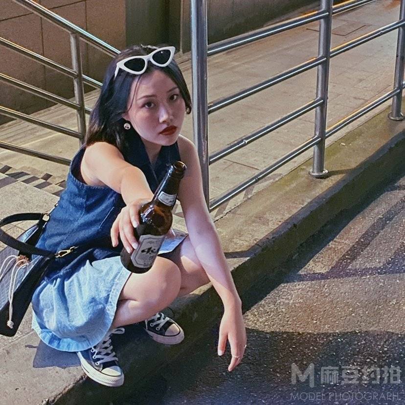 情绪模特