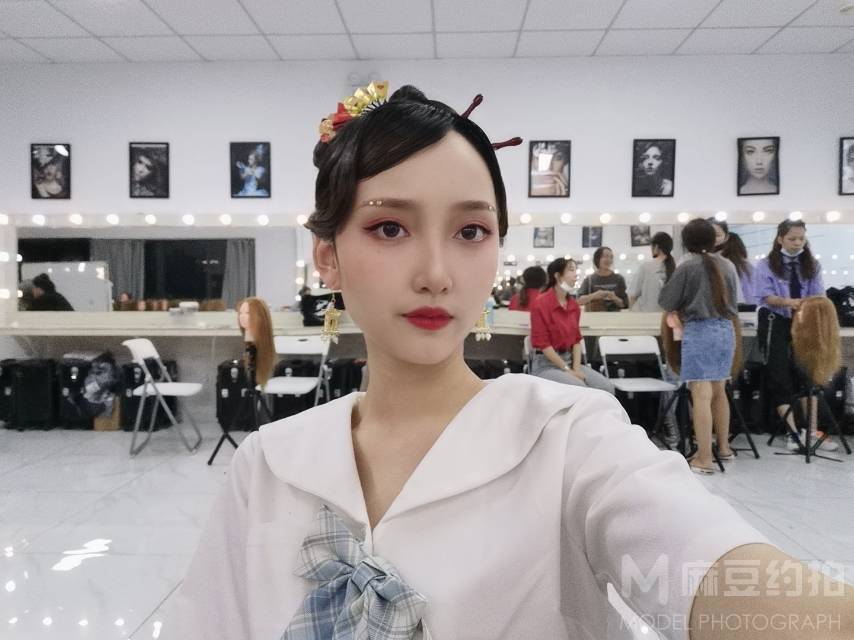 妆容模特