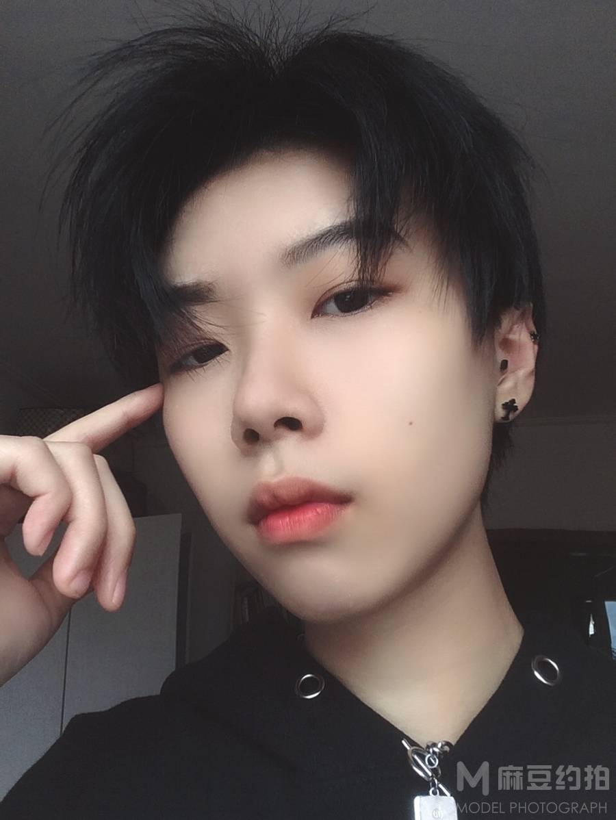 黑白模特