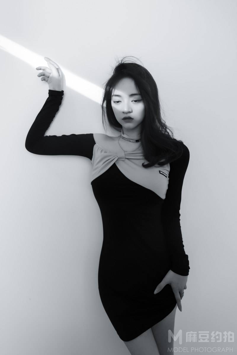 黑白模特