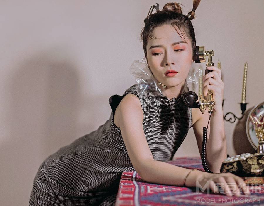 情绪模特