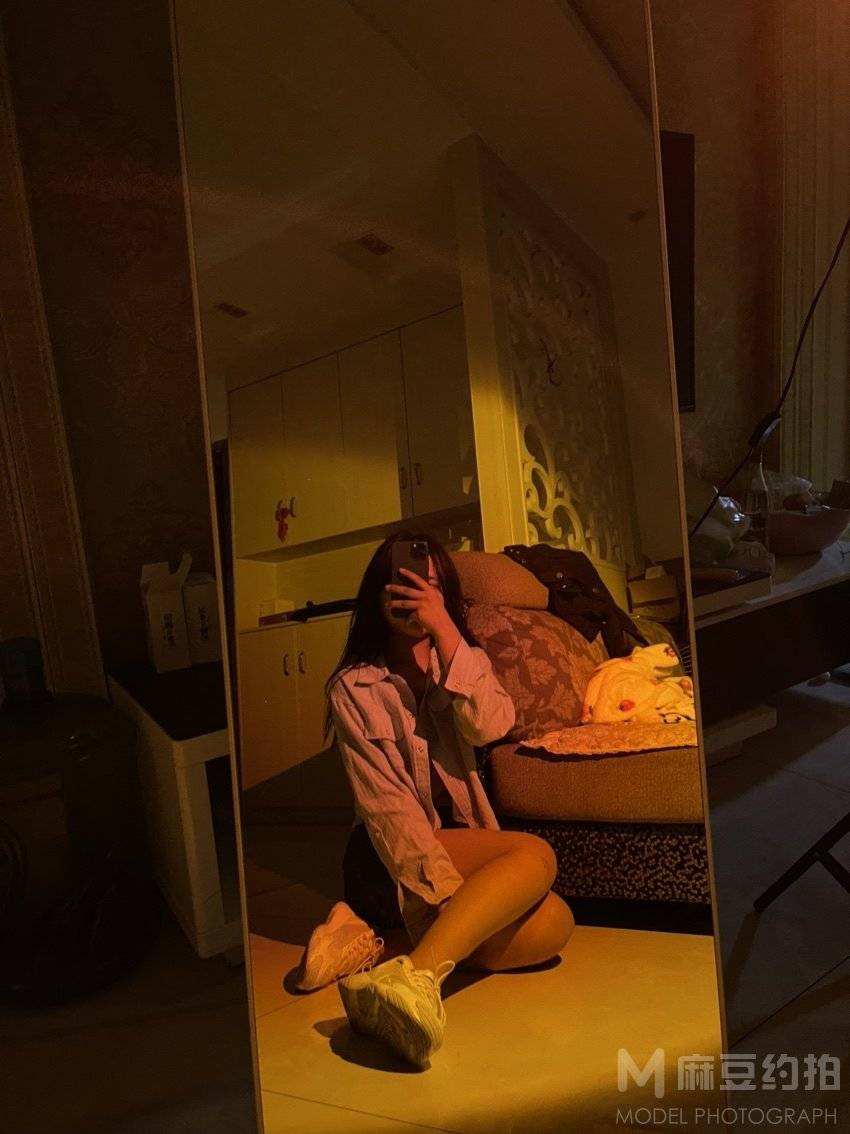 黑白模特