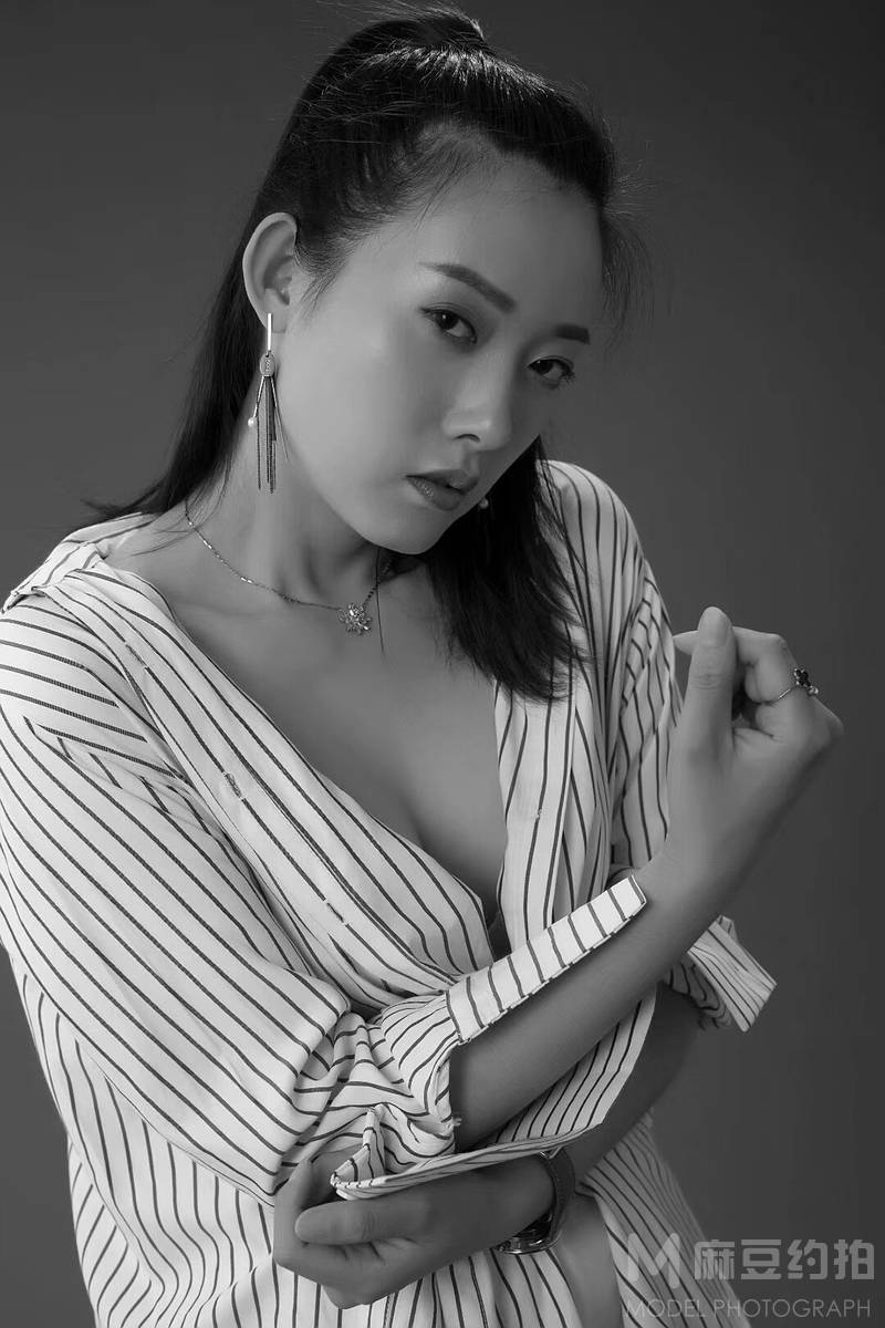 情绪模特