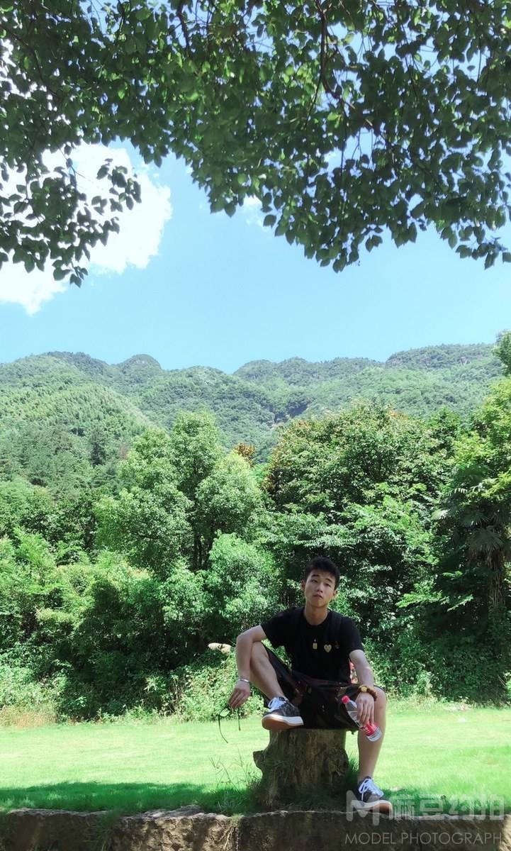 情绪模特