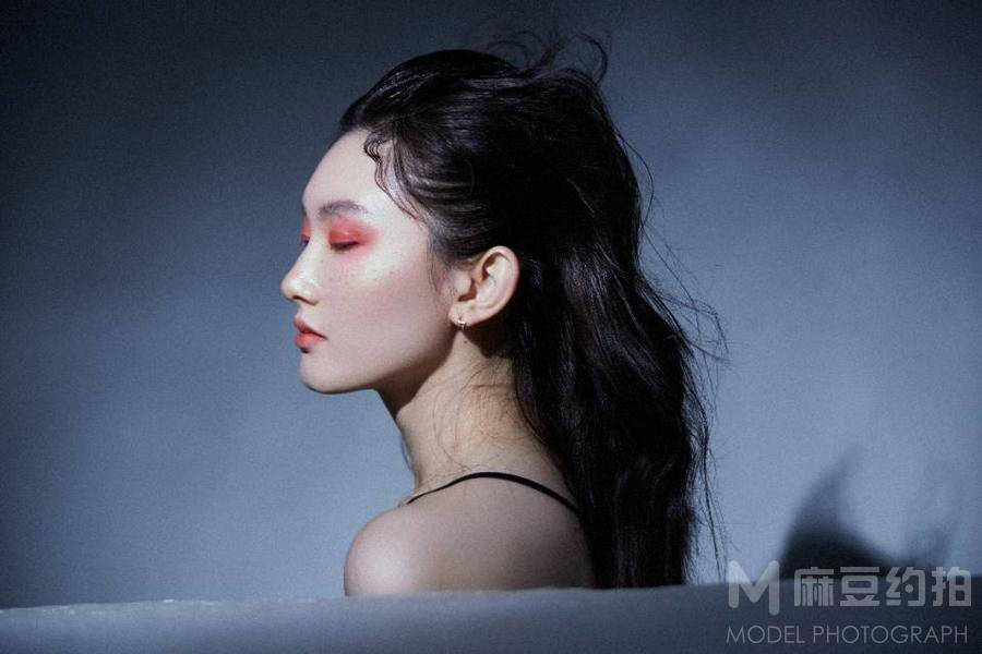 情绪模特
