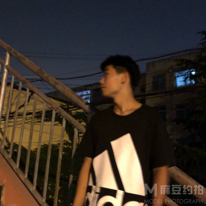 黑白模特