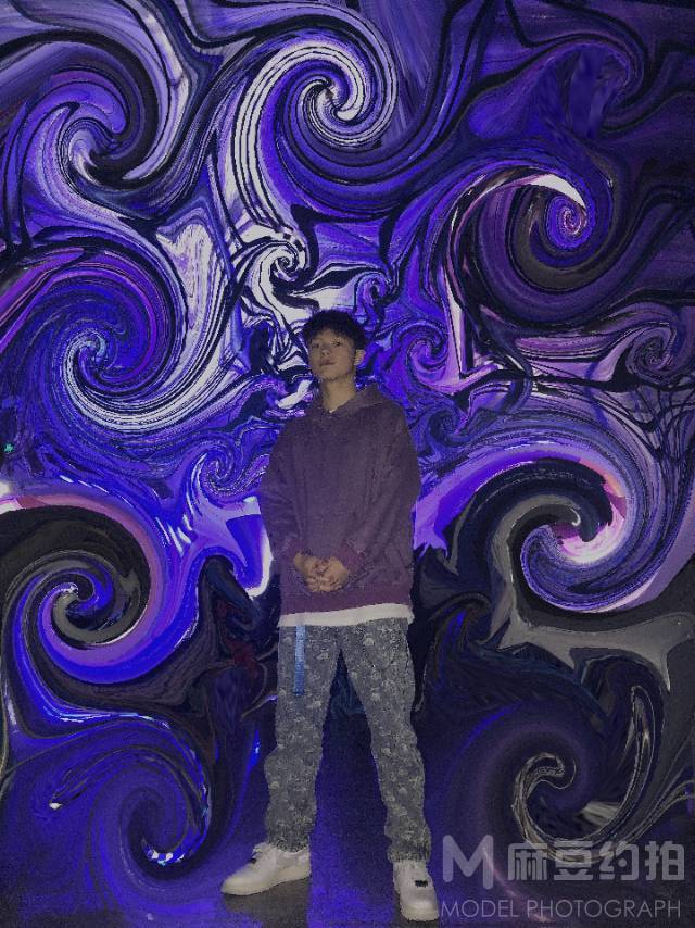 情绪模特
