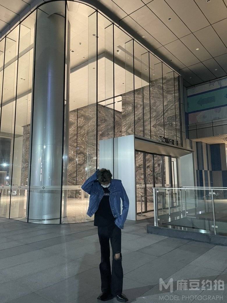 黑白模特