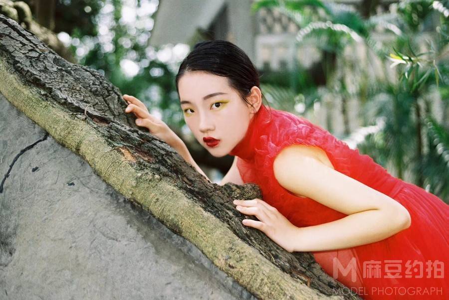 情绪模特