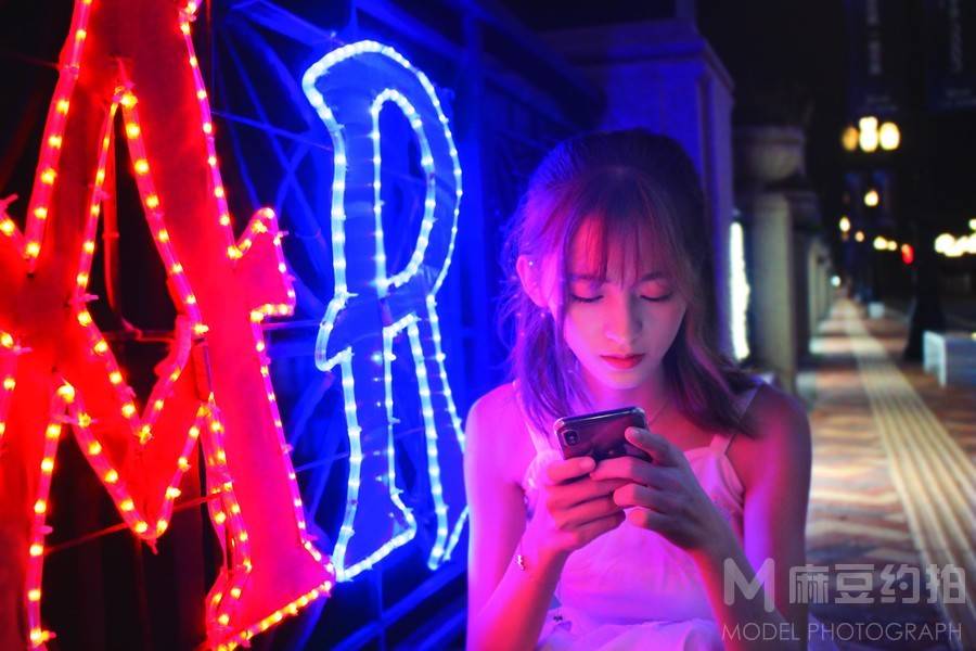 情绪模特