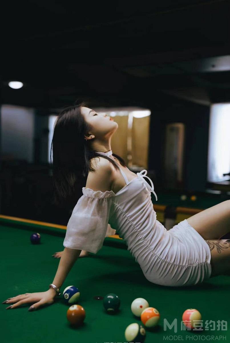 黑白模特