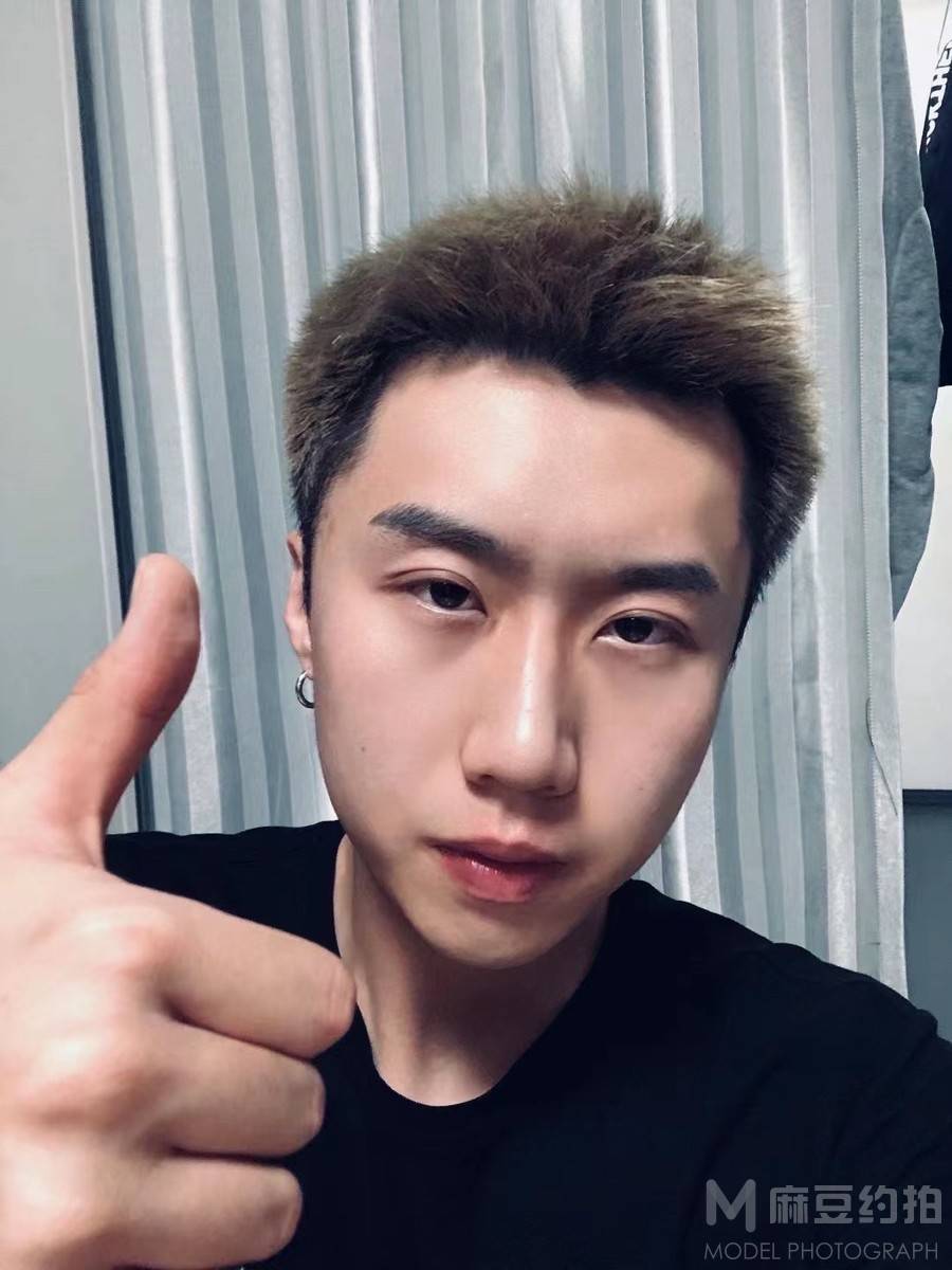 黑白模特