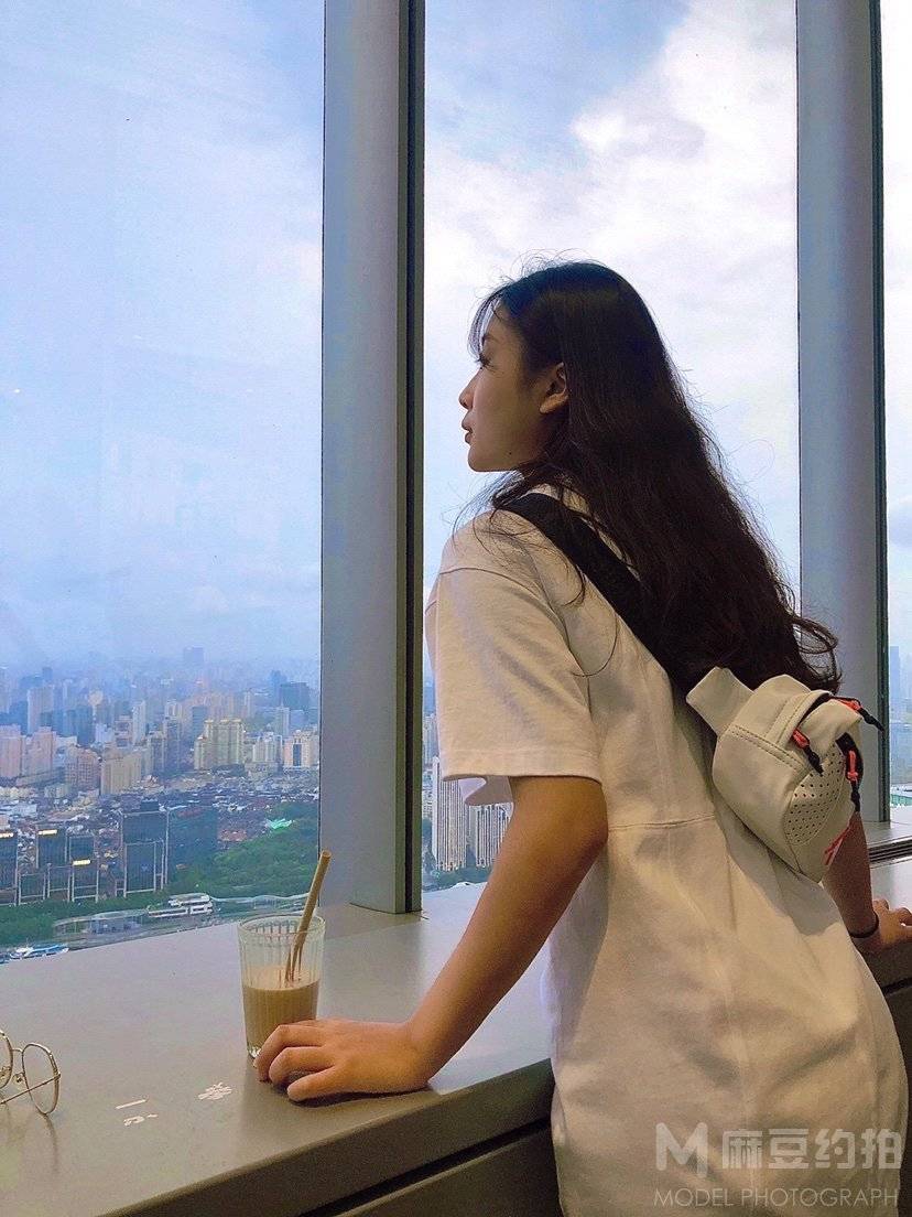 黑白模特