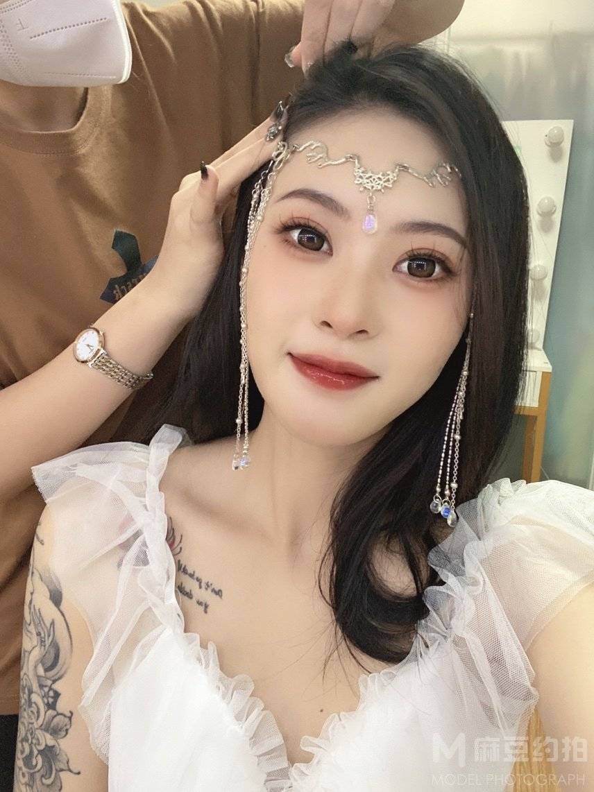 情绪模特
