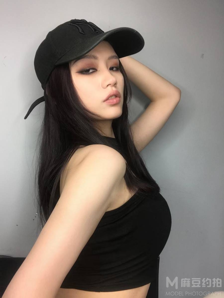 黑白模特