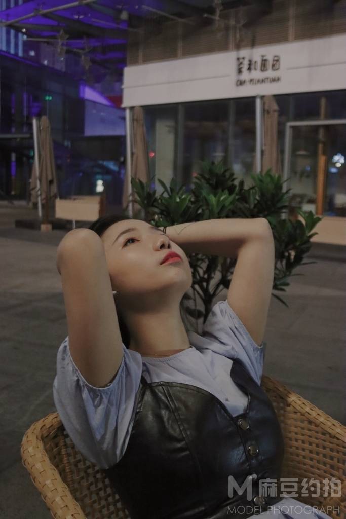 情绪模特