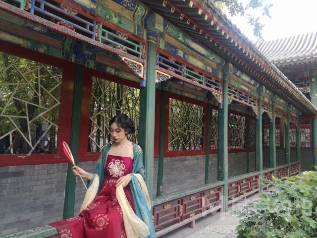 汉服模特