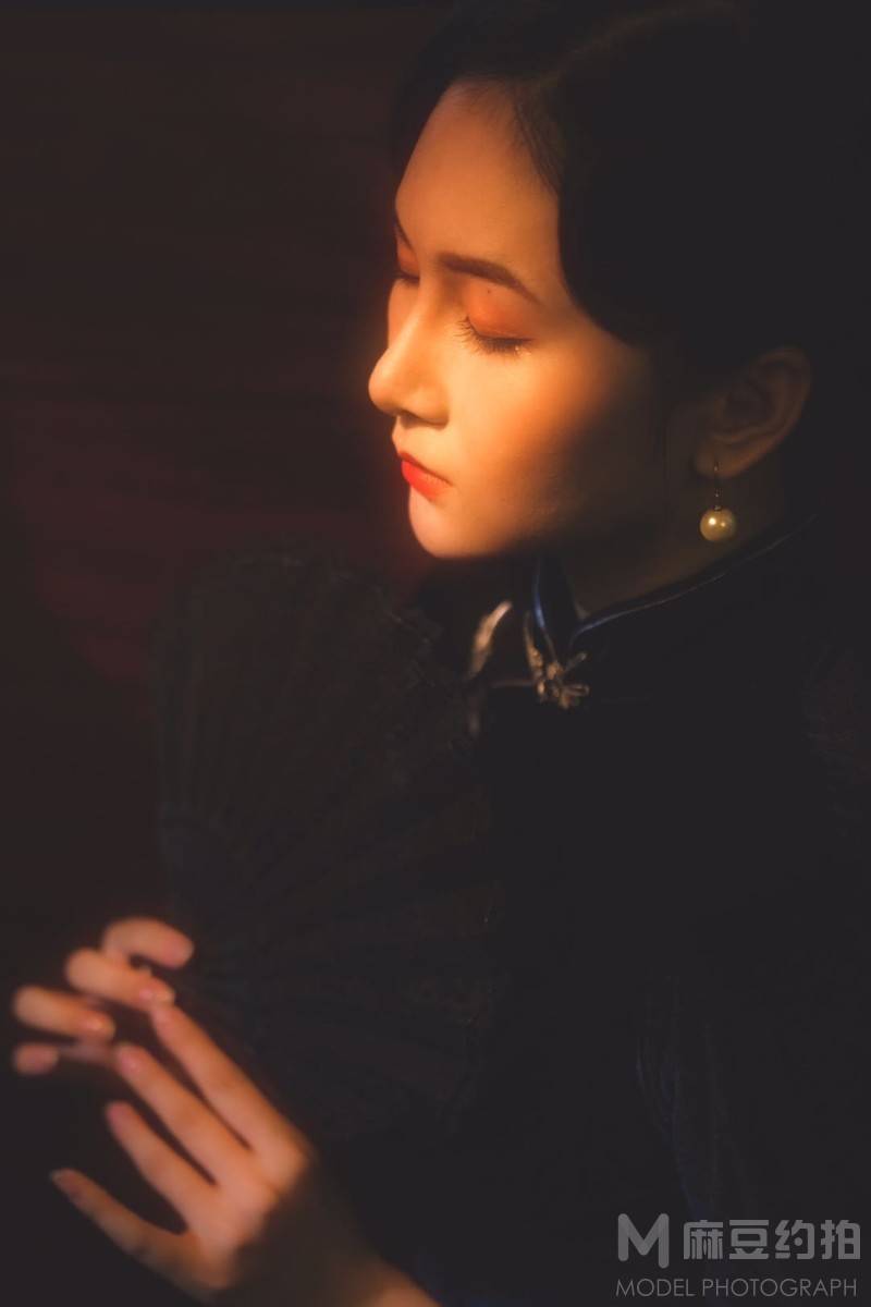 情绪模特