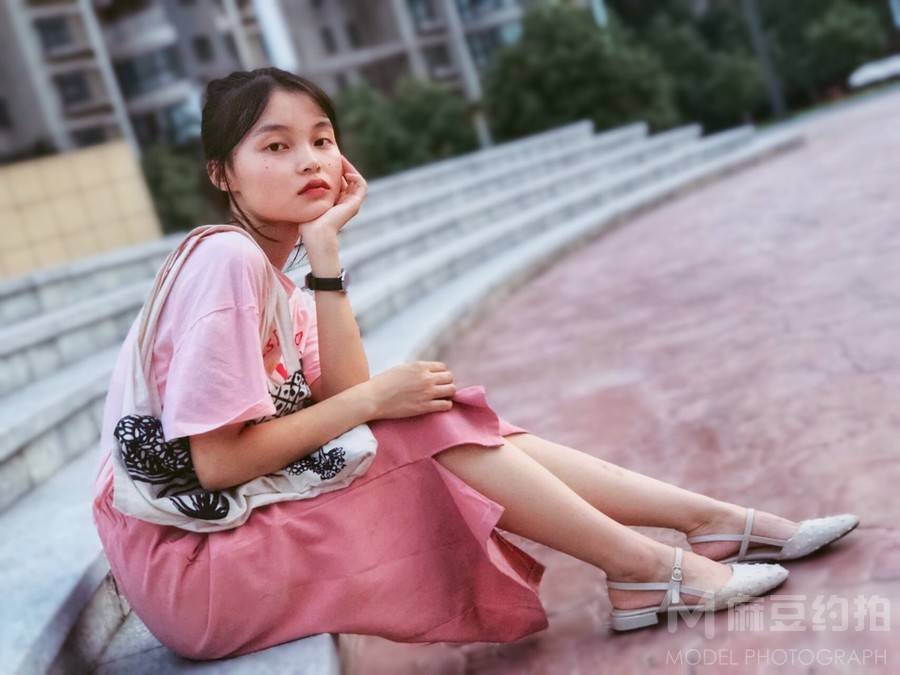 情绪模特