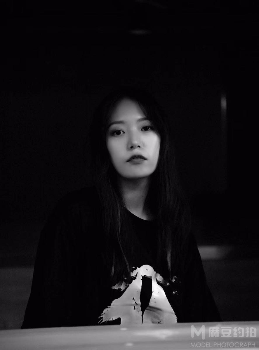 黑白模特