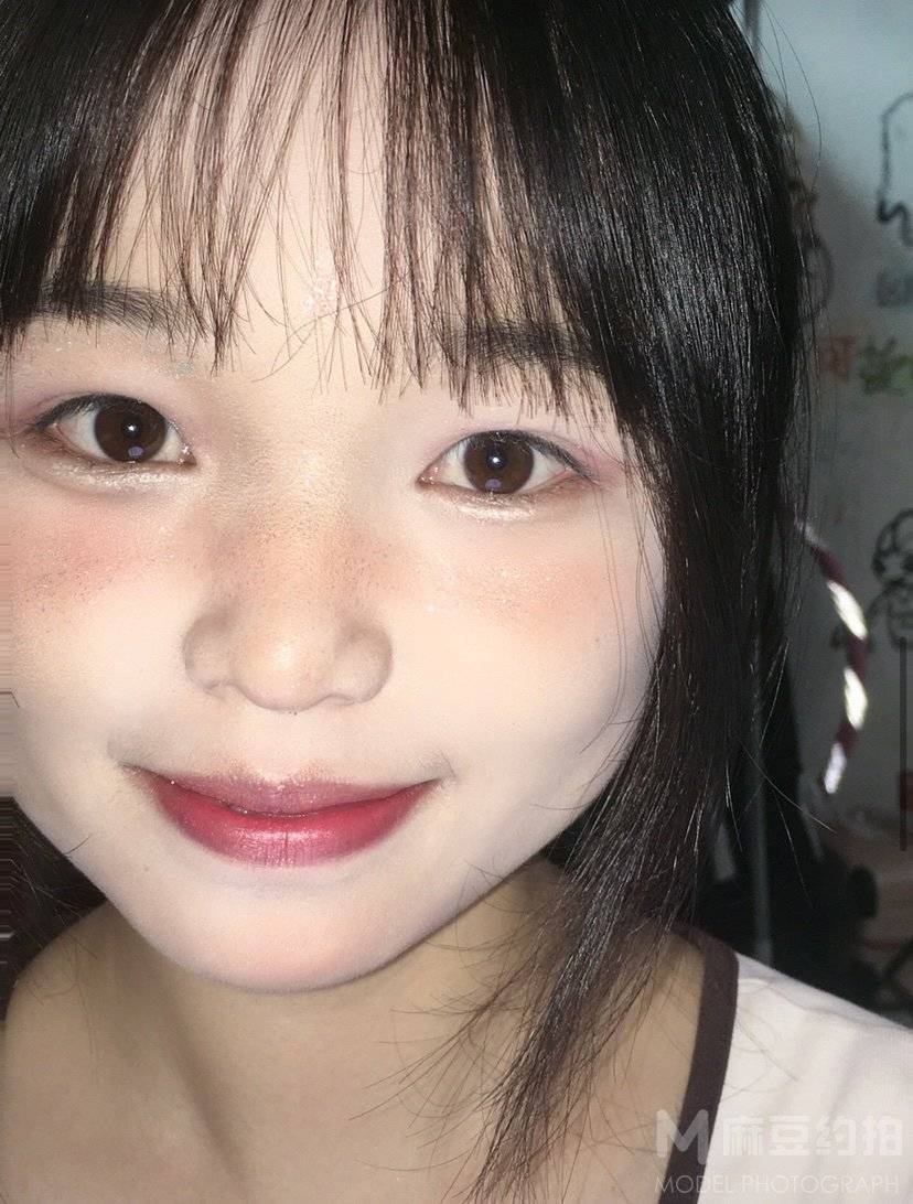 妆容模特
