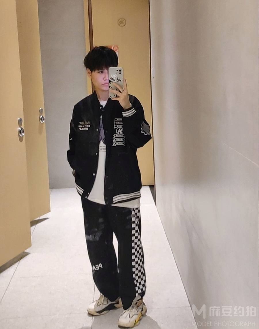黑白模特
