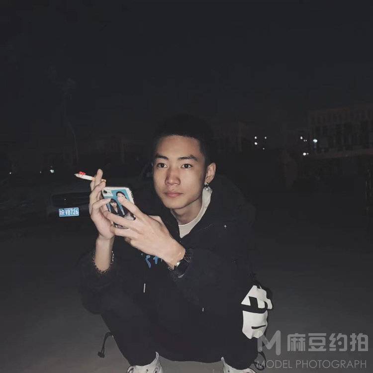 黑白模特
