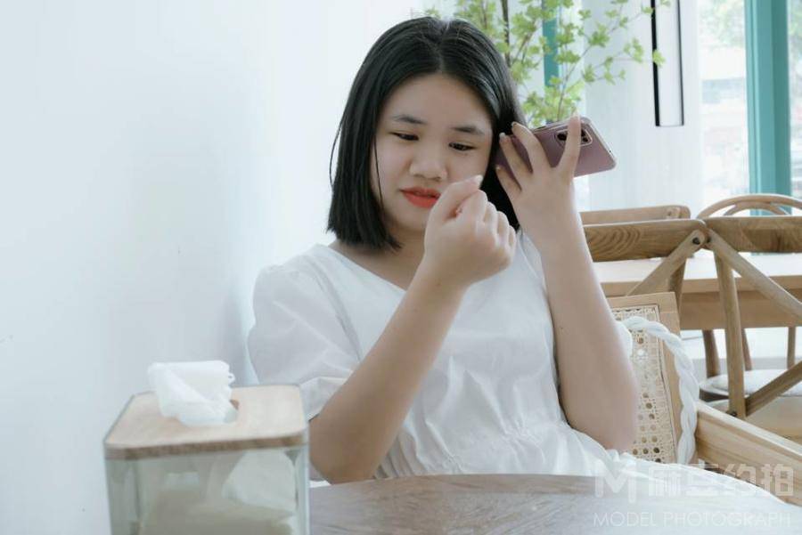 情绪模特