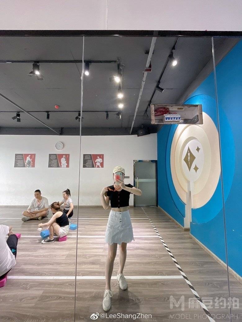 校园模特