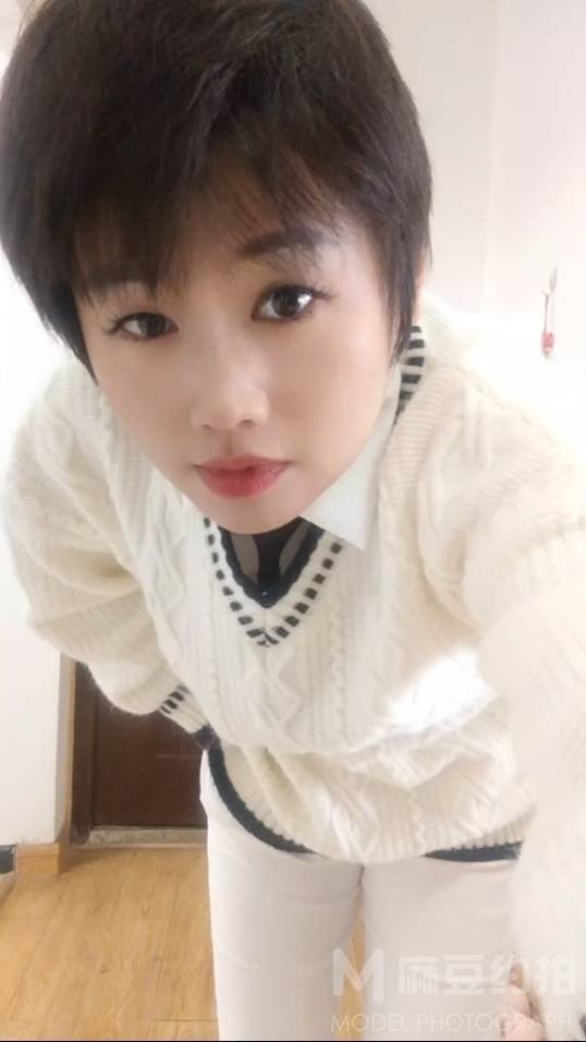 黑白模特