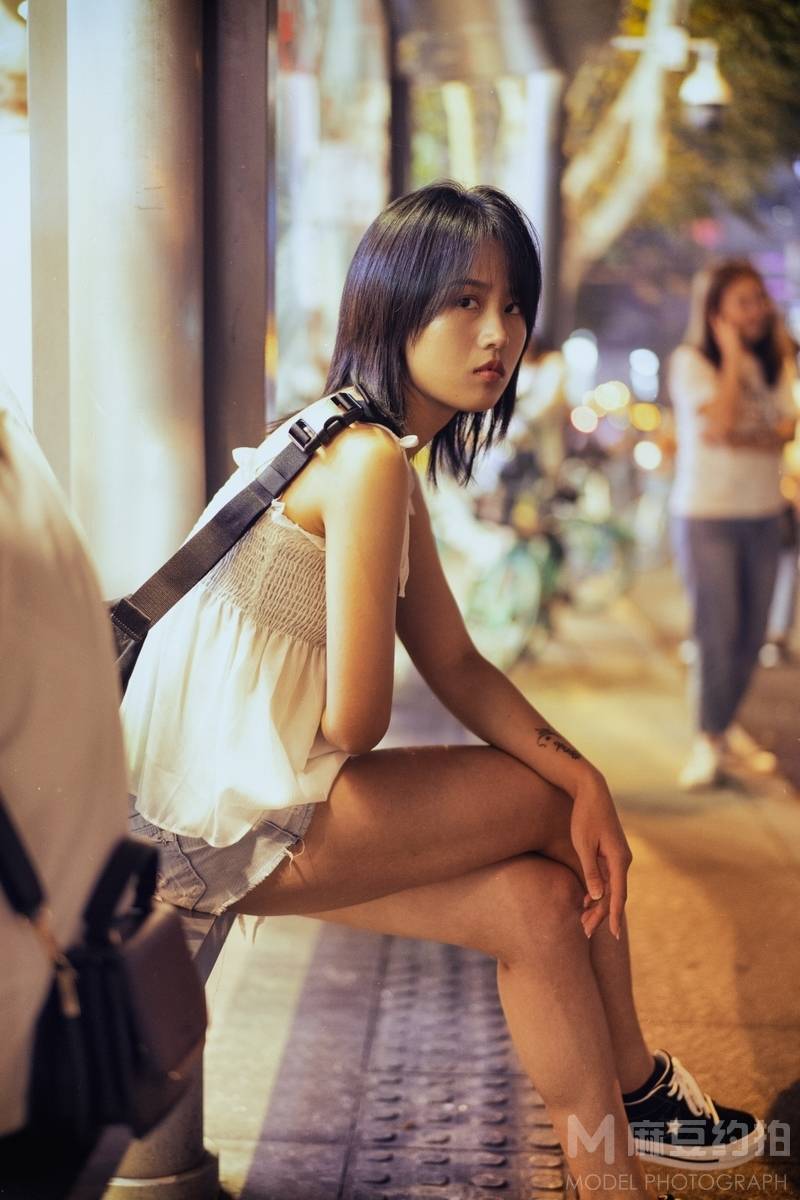 情绪模特