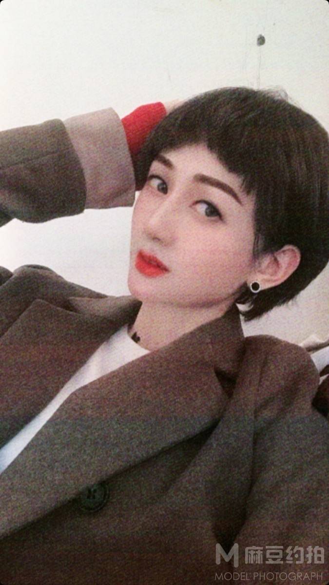黑白模特