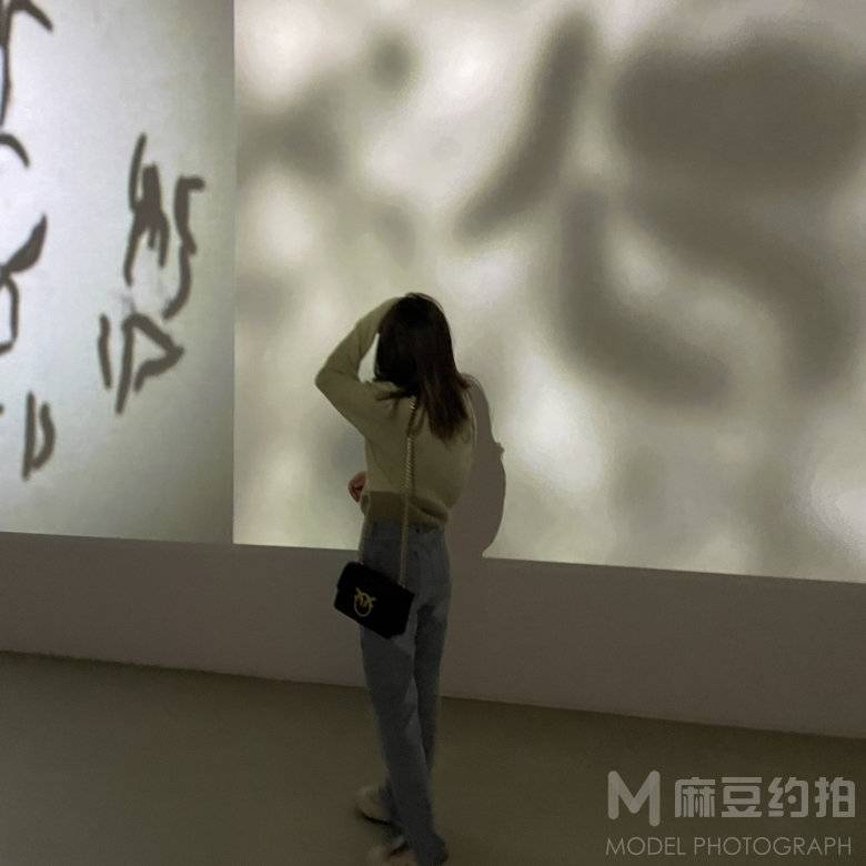 黑白模特