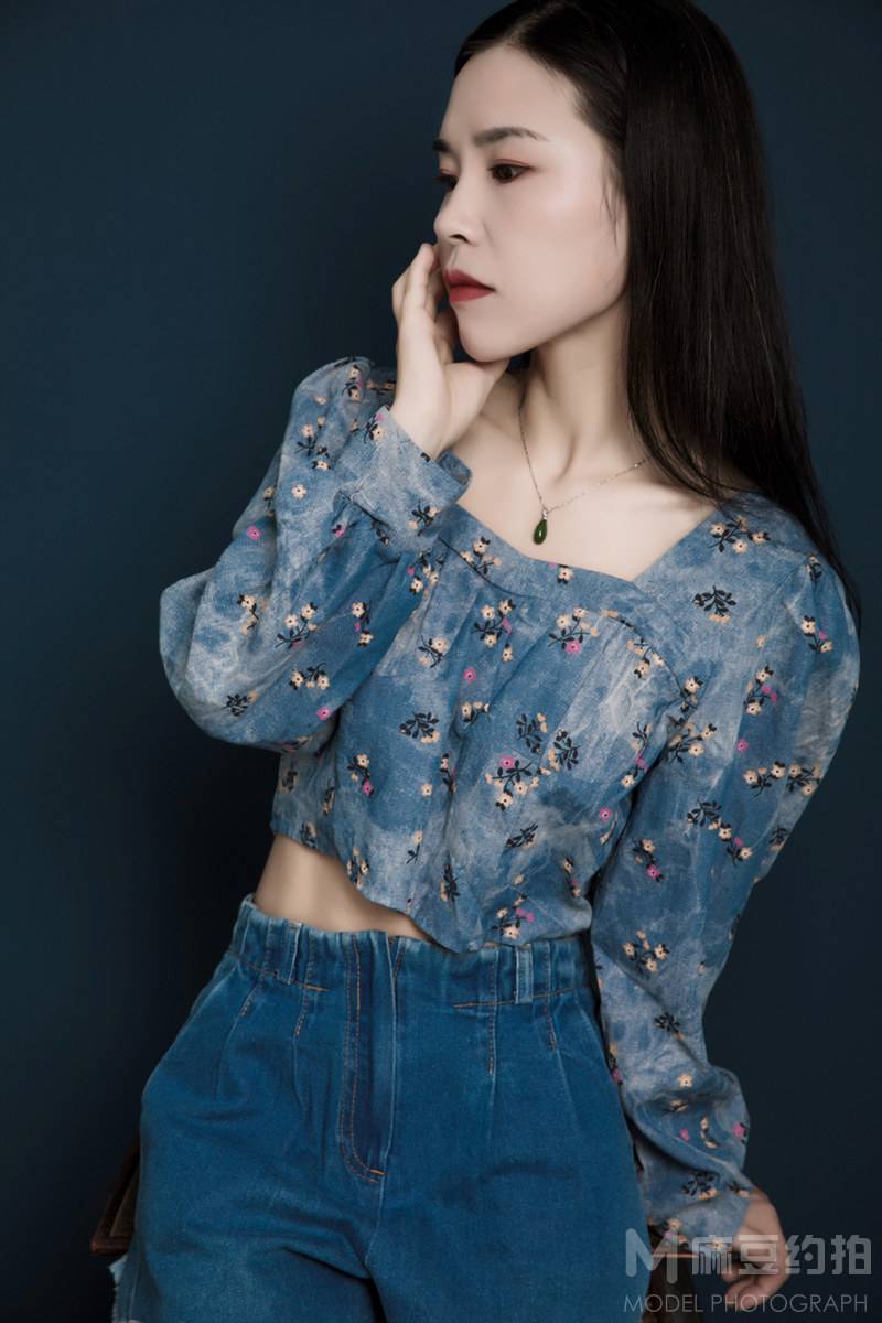 黑白模特