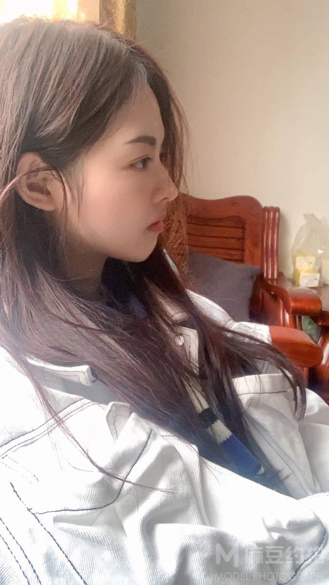黑白模特