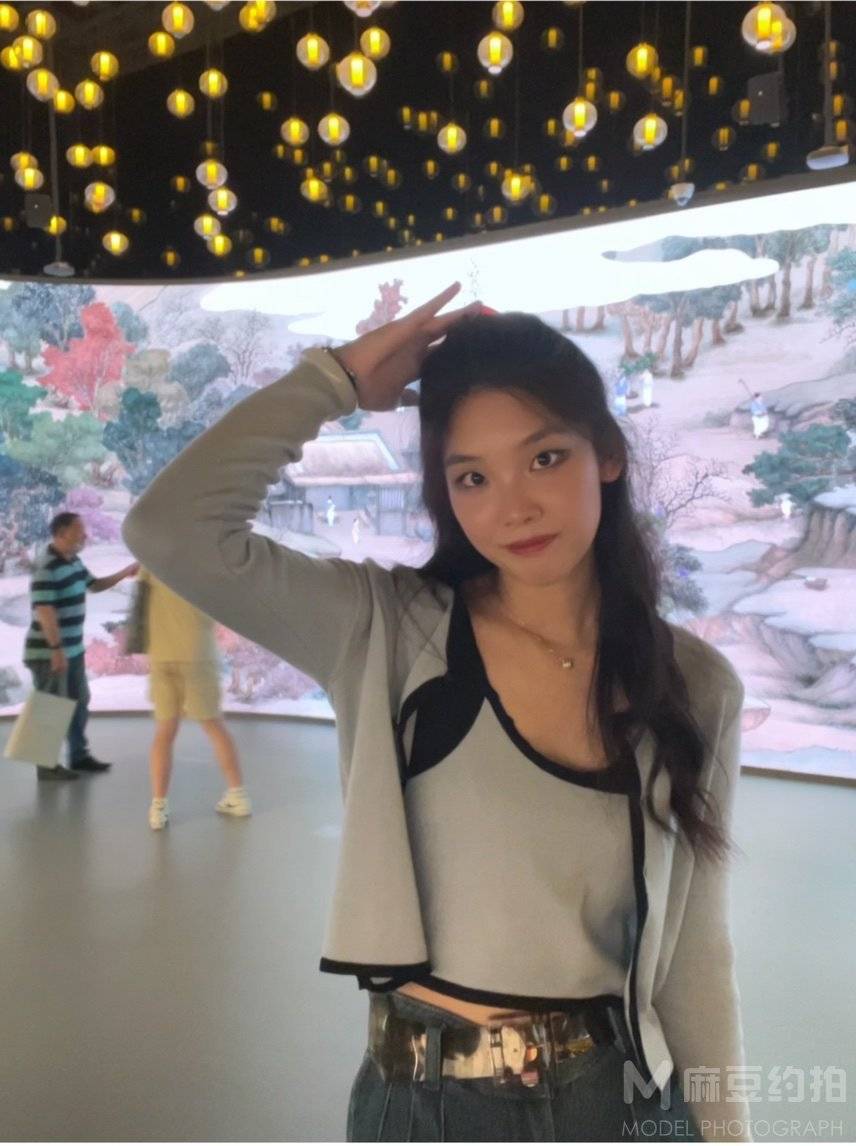 情绪模特