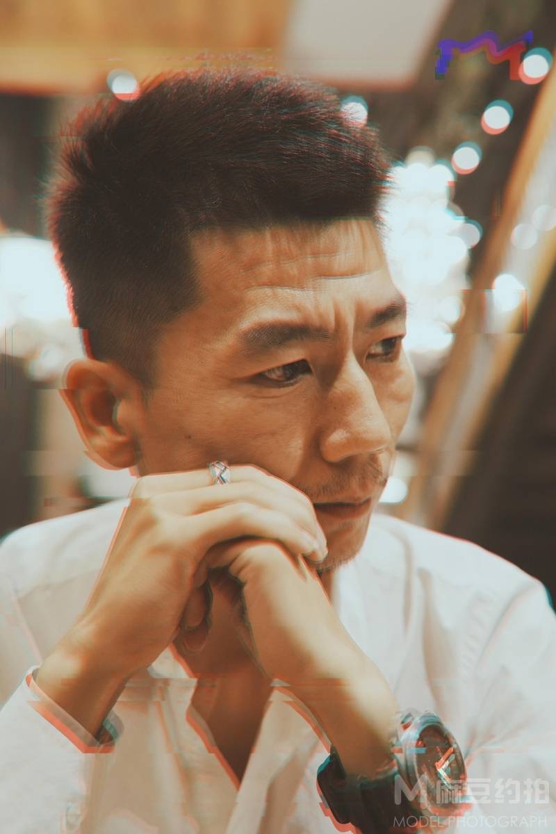 情绪模特
