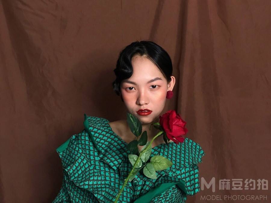 情绪模特