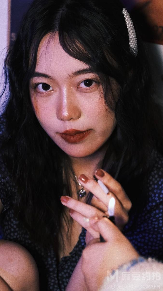 情绪模特