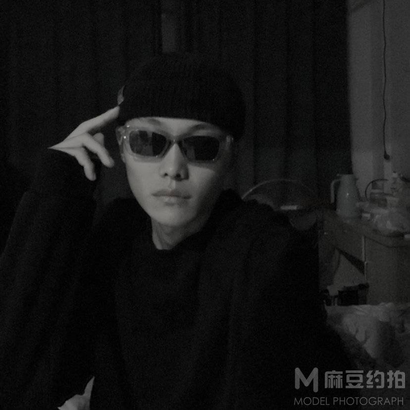 黑白模特