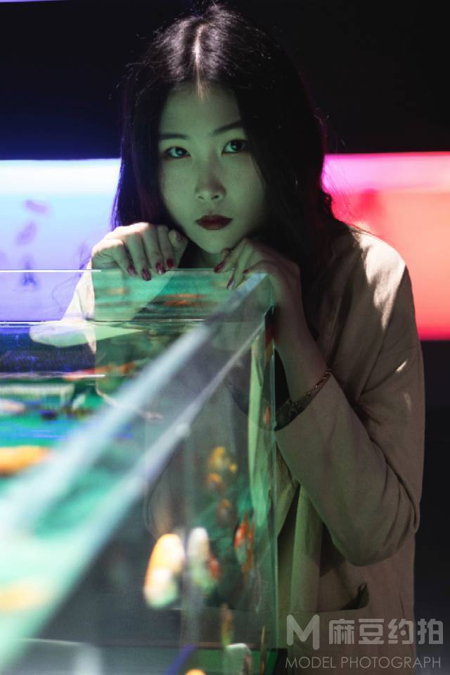 情绪模特