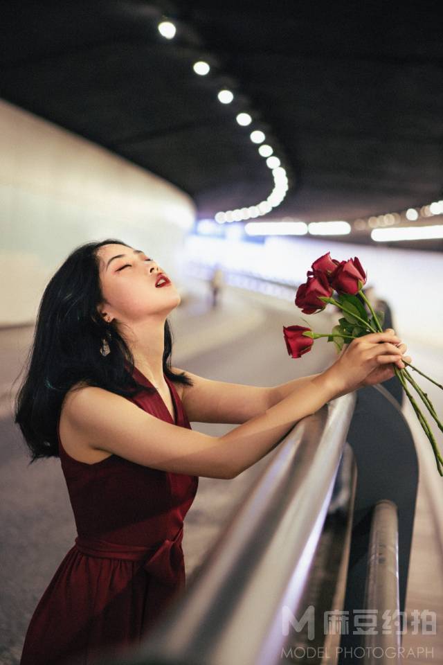 情绪模特