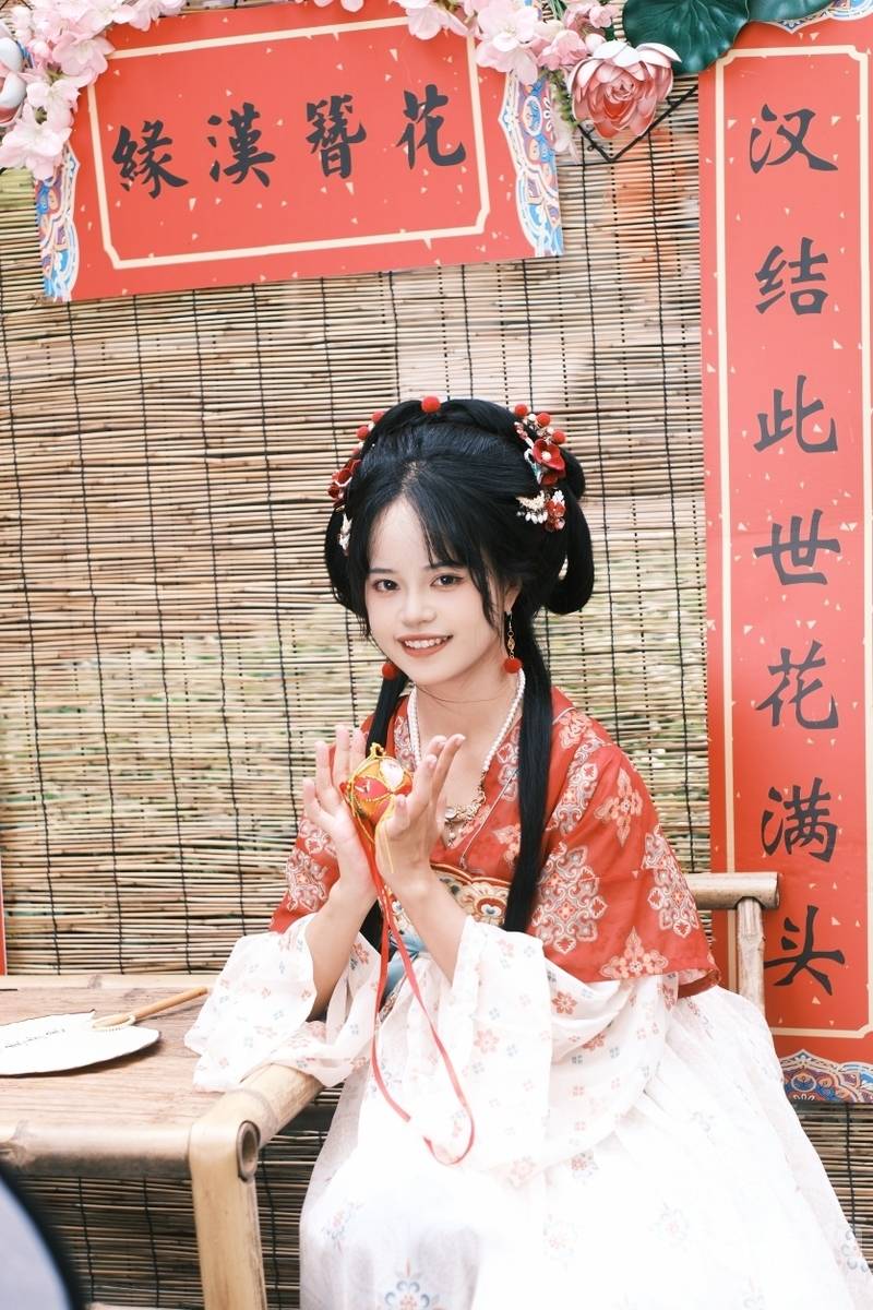 汉服模特