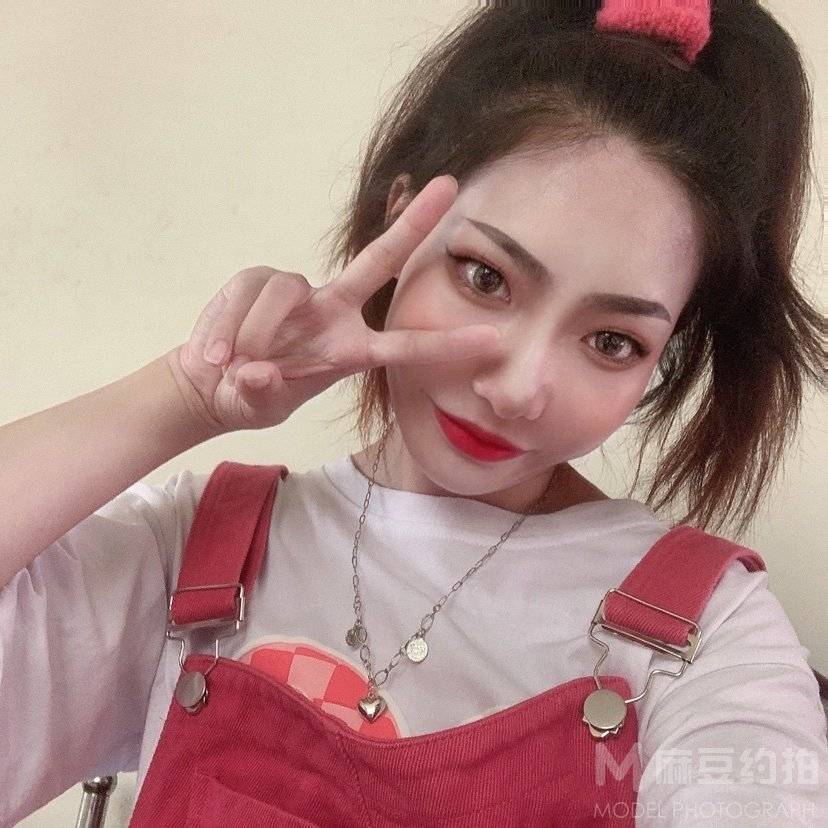 黑白模特