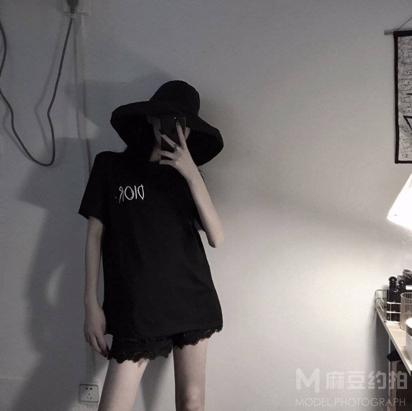 黑白模特